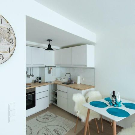 Sissy Apartment - Self Check-In Wina Bagian luar foto