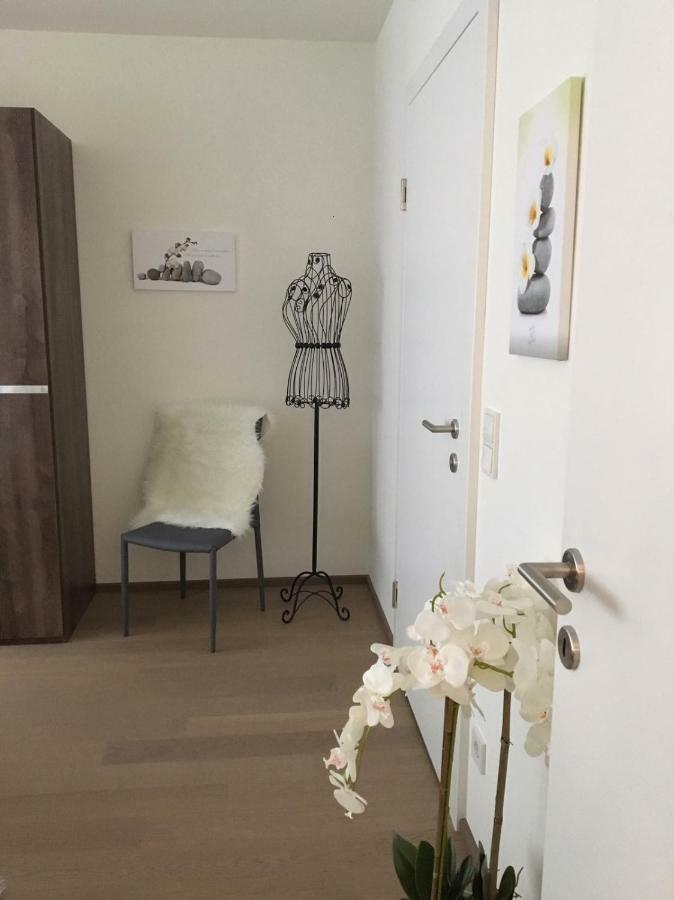 Sissy Apartment - Self Check-In Wina Bagian luar foto
