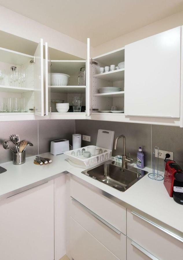 Sissy Apartment - Self Check-In Wina Bagian luar foto