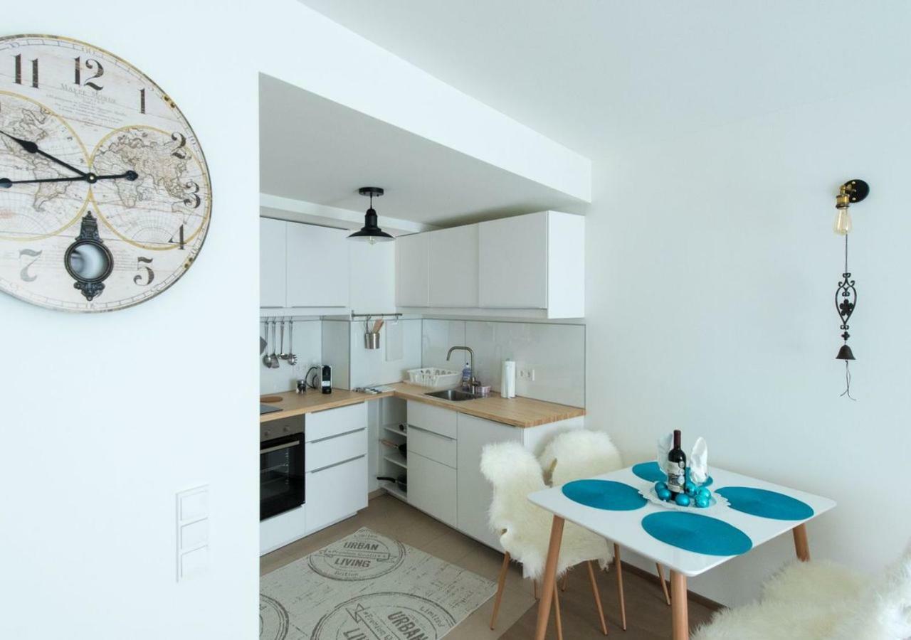 Sissy Apartment - Self Check-In Wina Bagian luar foto